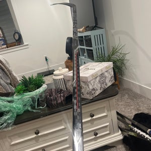 Senior Easton Synergy 750 Right Handed Hockey Stick  (Used)