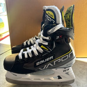Bauer Vapor X3 Hockey Skates Regular Width Size 2 (Used)