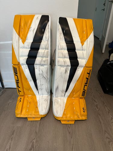 33" True Catalyst 7X3 Goalie Leg Pads - GoaliesPlus Edition