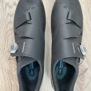 Black Men's Adult Size M 10.5 (W 11.5) Shimano Cycling Shoes (Used)