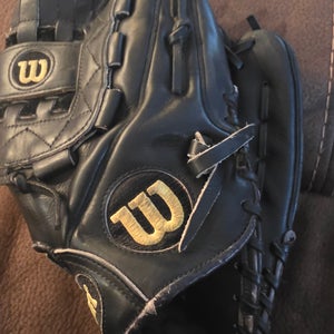 2015 Wilson RH Pitcher's A2000 Baseball Glove 12" (Used)