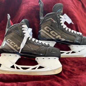 2025 CCM JetSpeed FT690 Hockey Skates 10 (Used)