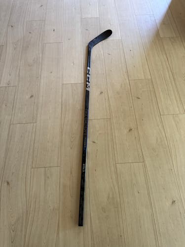 Senior CCM RibCor Trigger 9 Pro Right Handed Hockey Stick P28 (Used)
