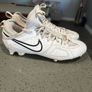 White Nike Low Top Huarache 9 Varsity W 6.5 (M 5.5)