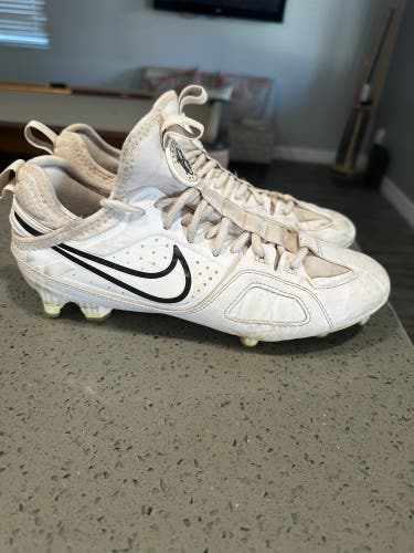 White Nike Low Top Huarache 9 Varsity W 6.5 (M 5.5)