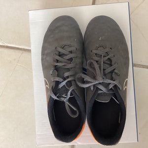 Youth Nike Size 4 Magista ACC soccer cleats
