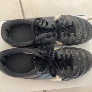 Youth Nike Tiempo Legend 10 Elite Cleats Size 4.5 Black and White