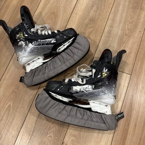 2024 Bauer Vapor Hyperlite 2 Hockey Skates Regular Width   7 (Used)