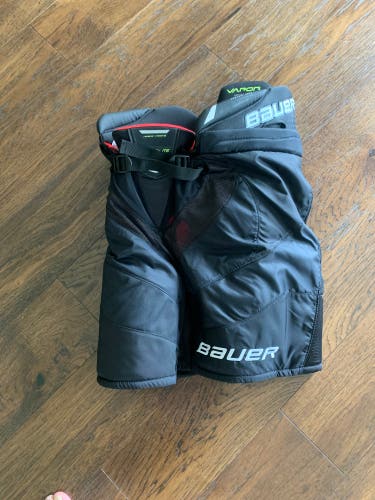 LIKE NEW Senior Medium Bauer Vapor Hyperlite Hockey Pants (Used)