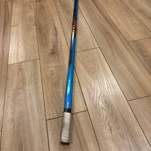 Junior Bauer Nexus Sync Right Handed Hockey Stick P28  (Used)