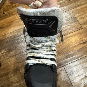 CCM Super Tacks Hockey Skates Size 4 (Used)