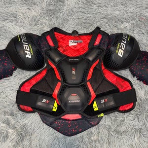 Senior Medium Bauer Vapor X3 Shoulder Pads (Used)