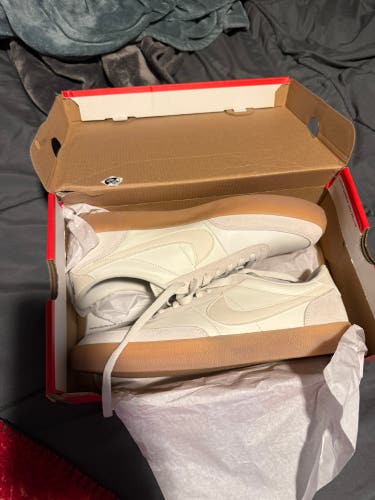 Men's Adult Size M 10.5 (W 11.5) Nike Shoes (New)