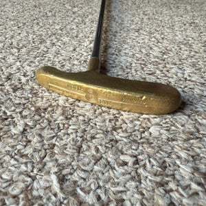 Scotty Cameron Bulls Eye Standard Golf Club Putter Right or Left Handed 35"