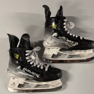 Bauer Vapor Hyperlite 2 Hockey Skates Size 5.5 (Used) w/ 2 sets of Bladetech steel