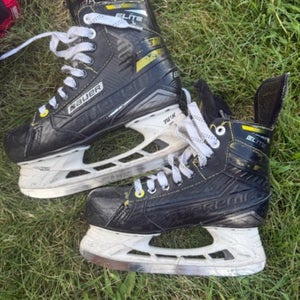 Bauer Supreme Elite Hockey Skates Size 5 (Used)