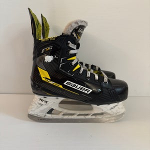 Used Junior Bauer Supreme M4 Hockey Skates Size 3.5 EE