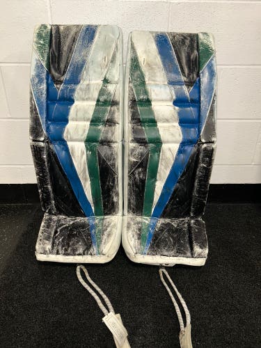 True Catalyst 9X3 Goalie Leg Pads 32+2