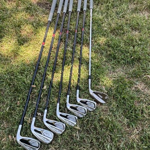 Men's Titleist 718 AP1 Right Handed Iron Set Regular Flex 7 Pieces Graphite/Steel Shaft (Used)