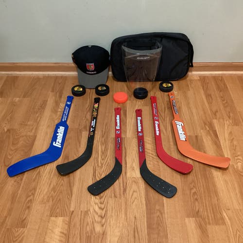 Franklin 6-Floor Hockey sticks w pucks + accessories.