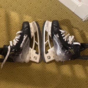 Bauer Vapor Hyperlite 2 Skates Size 5.5(used).