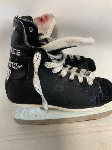 Used BRETT HULL ULTRA ICE Junior Hockey Skate Junior 03 11823-S000032820