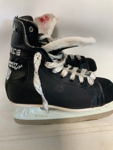 Used BRETT HULL ULTRA ICE Junior Hockey Skate Junior 03 11823-S000032820
