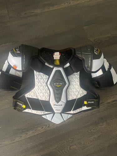 Large Pro Stock CCM Tacks Pro Shoulder Pads SPTK2