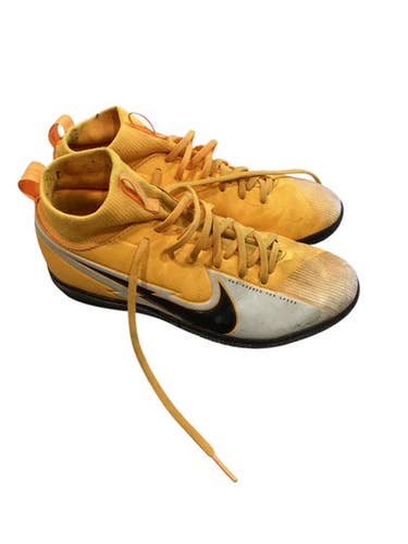 Used Nike Soccer Indoor Shoes Yellow Junior 03.5 11884-S000048693