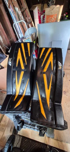 2024 25" Brian's NetZero 3 Goalie Leg Pads (Used) + Vaugn slr3 jr small goalie pants