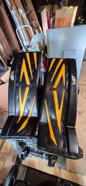 2024 25" Brian's NetZero 3 Goalie Leg Pads (Used) + Vaugn slr3 jr small goalie pants