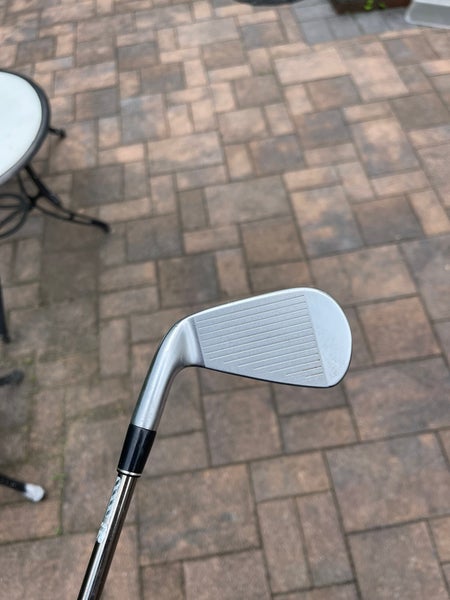 Srixon 2 iron ZX Right Handed Stiff Flex Graphite Shaft (Used)