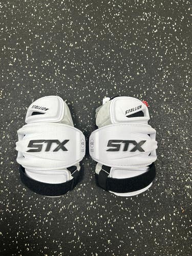 Used STX STALLION 900 360+ Lacrosse Arm Pads/Guards White MD 11849-S000029519