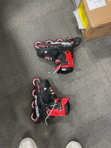 Used Rollerblade ADJUSTABLE 2-5 Junior Roller Quad Skates Black Junior 05 11614-S000217184