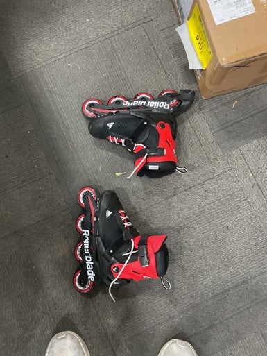 Used Rollerblade ADJUSTABLE 2-5 Junior Roller Quad Skates Black Junior 05 11614-S000217184