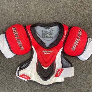 Small Junior Bauer Vapor X800 Shoulder Pads (Used)