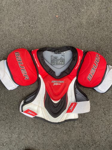 Small Junior Bauer Vapor X800 Shoulder Pads (Used)