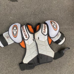 Senior Medium/Large Easton Synergy 300 Shoulder Pads (Used)