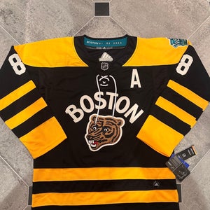 Boston Bruins Winter Classic David Pastranak Jersey - Size Large