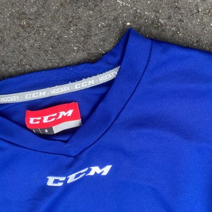 Blue Men's Medium/Large CCM 5000 Jersey (Used)