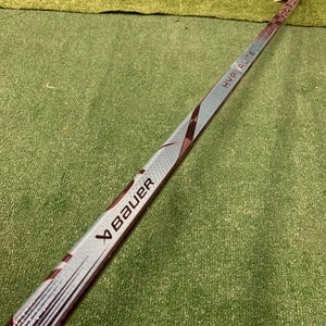 Intermediate Bauer Vapor Hyperlite 2 Hockey Stick Left Hand P28 (Used)