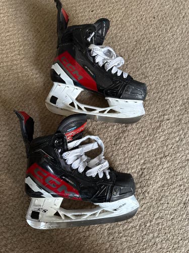 CCM JetSpeed FT6 Hockey Skates Regular Width Size 5 (Used)