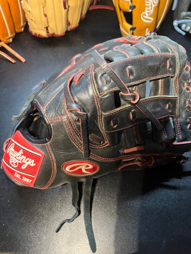 Infield Rawlings RH R9 Baseball Glove 12" (Used)
