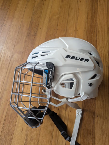 Large Bauer Re-akt 55 White Helmet (Used)