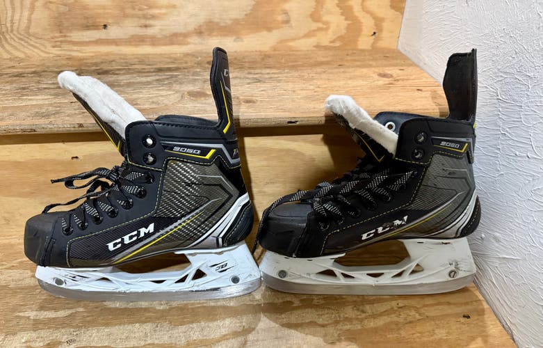 CCM Tacks 9060 Hockey Skates Regular Width Size 3.5 (Used)