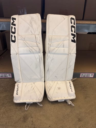 White 28" Junior CCM Eflex 6.5 Goalie Leg Pads (Used)