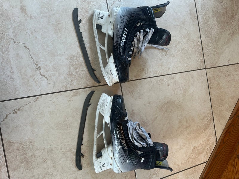 Bauer Vapor Hyperlite 2 Hockey Skates   9 (Used)
