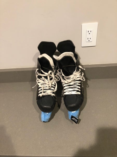 CCM Tacks 9040 Hockey Skates Regular Width Size 8 (Used)