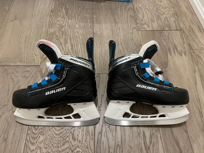Bauer Prodigy Hockey Skates 10/11 (Used)