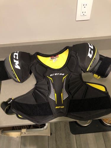 CCM tacks 9040 chest protector